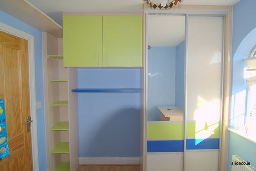 Доступные бренды мебели в Петербурге: угловой шкаф витрина для гостиной. 